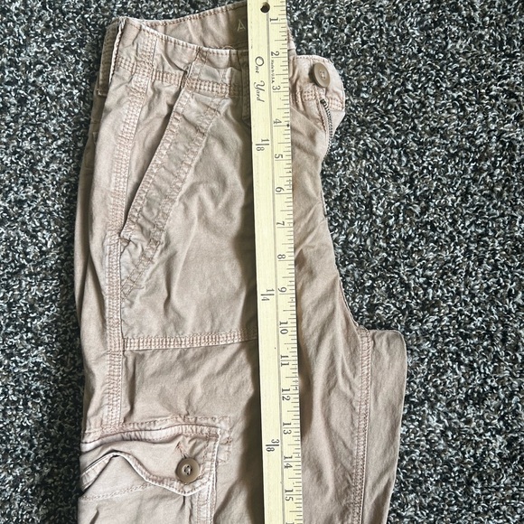 American Eagle Outfitters Tan Cargo Pants. Relaxed Fit - Picture 8 of 9